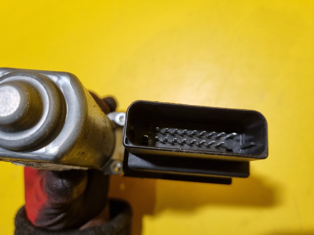 PRAVÝ ZADNÍ MOTOREK STAHOVAČKY OKNA 1K0959704E - ŠKODA OCTAVIA II / VW GOLF V, TOURAN I / SEAT ALTEA, TOLEDO III - 17656 PRAVÝ ZADNÍ MOTOREK STAHOVAČKY OKNA 1K0959704E - ŠKODA OCTAVIA II / VW GOLF V, TOURAN I / SEAT ALTEA, TOLEDO III - 17656