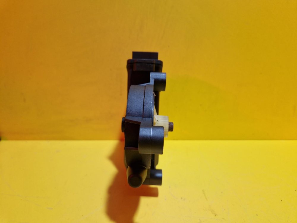 PRAVÝ ZADNÍ MOTOREK STAHOVAČKY OKNA 6Q0959812A ŠKODA FABIA I, FABIA II, ROOMSTER / VW POLO IV / SEAT IBIZA III, CORDOBA II - 15648 PRAVÝ ZADNÍ MOTOREK STAHOVAČKY OKNA 6Q0959812A ŠKODA FABIA I, FABIA II, ROOMSTER / VW POLO IV / SEAT IBIZA III, CORDOBA II - 15648