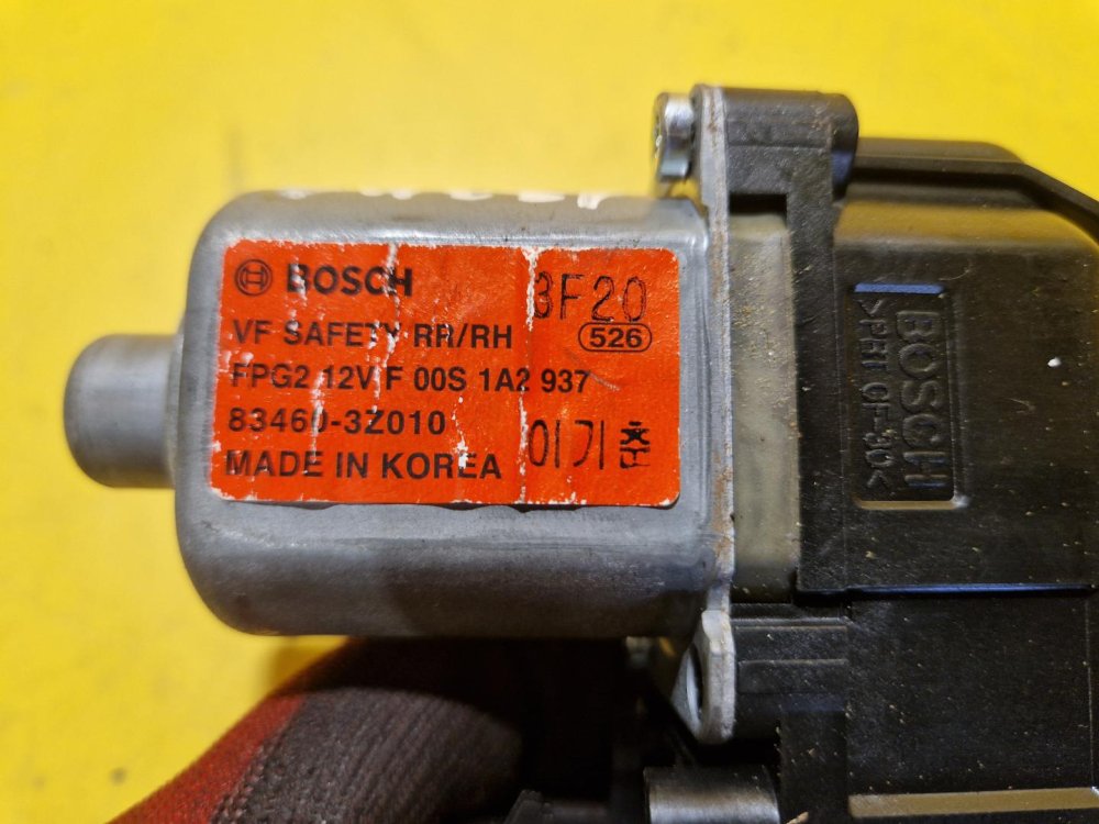 PRAVÝ ZADNÍ MOTOREK STAHOVAČKY OKNA S JEDNOTKOU 83460-3Z010 HYUNDAI I40 - 18341 PRAVÝ ZADNÍ MOTOREK STAHOVAČKY OKNA S JEDNOTKOU 83460-3Z010 HYUNDAI I40 - 18341