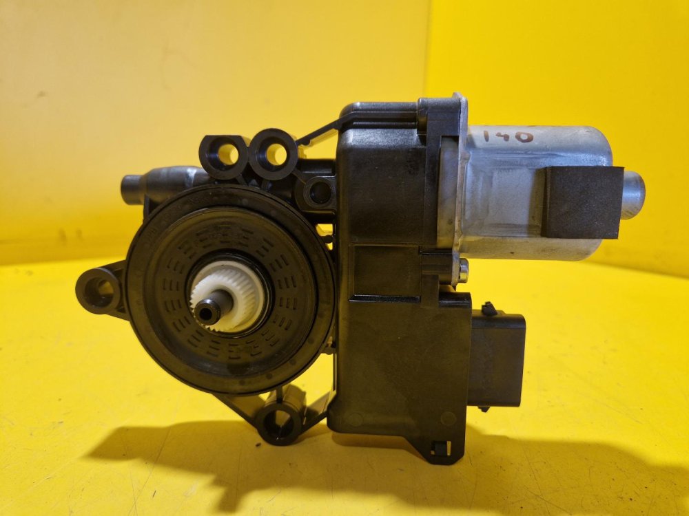 PRAVÝ ZADNÍ MOTOREK STAHOVAČKY OKNA S JEDNOTKOU 83460-3Z010 HYUNDAI I40 - 18341 PRAVÝ ZADNÍ MOTOREK STAHOVAČKY OKNA S JEDNOTKOU 83460-3Z010 HYUNDAI I40 - 18341