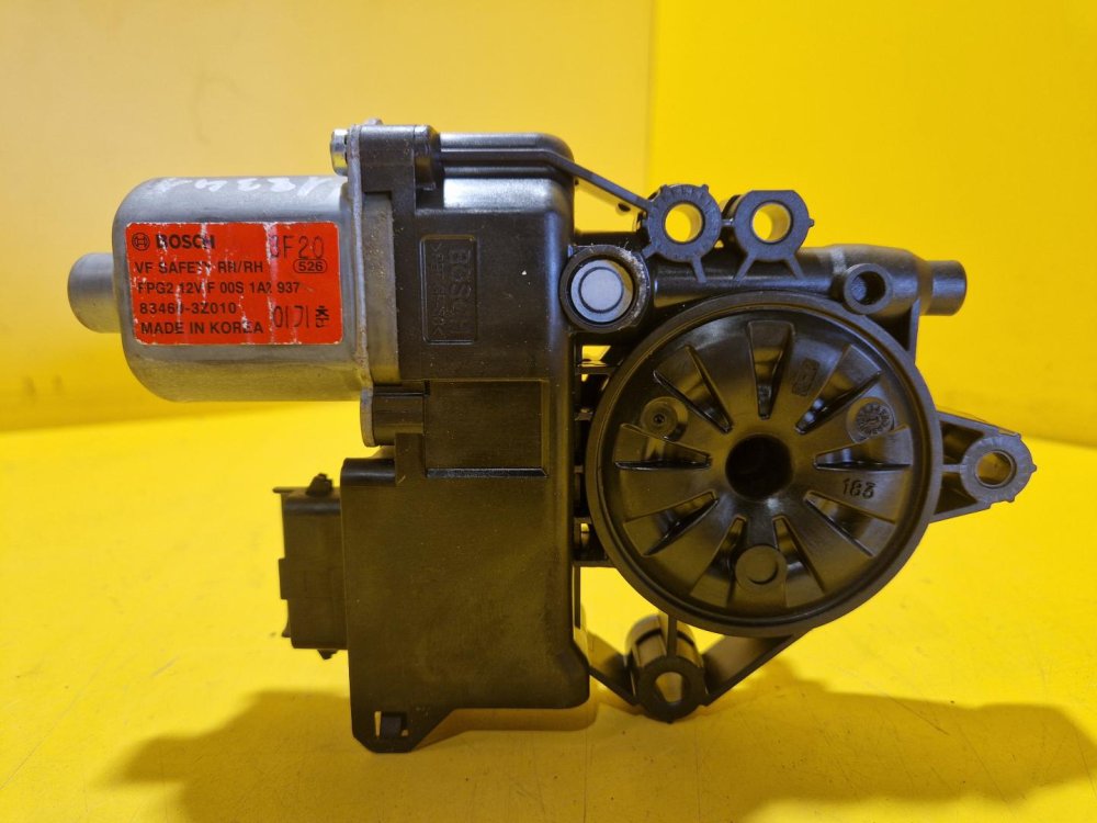 PRAVÝ ZADNÍ MOTOREK STAHOVAČKY OKNA S JEDNOTKOU 83460-3Z010 HYUNDAI I40 - 18341 PRAVÝ ZADNÍ MOTOREK STAHOVAČKY OKNA S JEDNOTKOU 83460-3Z010 HYUNDAI I40 - 18341