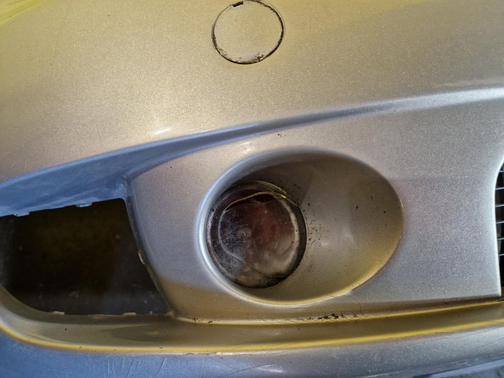 PŘEDNÍ NÁRAZNÍK FIAT CROMA II (194), STŘÍBRNÝ, S MLHOVKAMI - 19104