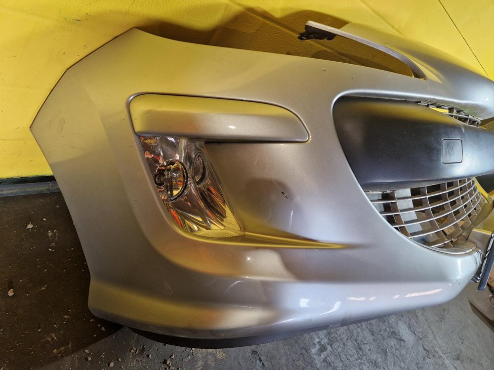 PŘEDNÍ NÁRAZNÍK PEUGEOT 308 I , STŘÍBRNÝ EZR, S MLHOVKAMA - 19644