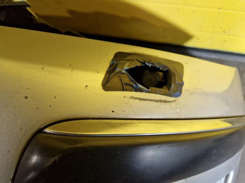 PŘEDNÍ NÁRAZNÍK PEUGEOT 407, STŘÍBRNÝ EZRC, S OSTŘIKOVAČI, S MLHOVKAMI - 20367