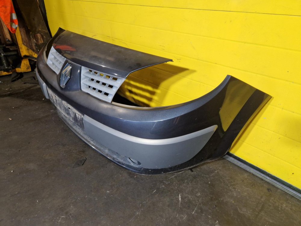 PŘEDNÍ NÁRAZNÍK RENAULT SCENIC II, ŠEDOČERNÝ TE866, S MLHOVKAMA - 19282