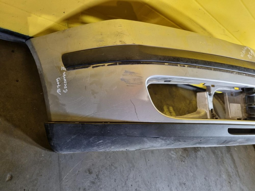 PŘEDNÍ NÁRAZNÍK ŠKODA OCTAVIA II, STŘÍBRNÝ, S OTVORY PRO MLHOVKY - 18709 PŘEDNÍ NÁRAZNÍK ŠKODA OCTAVIA II, STŘÍBRNÝ, S OTVORY PRO MLHOVKY - 18709