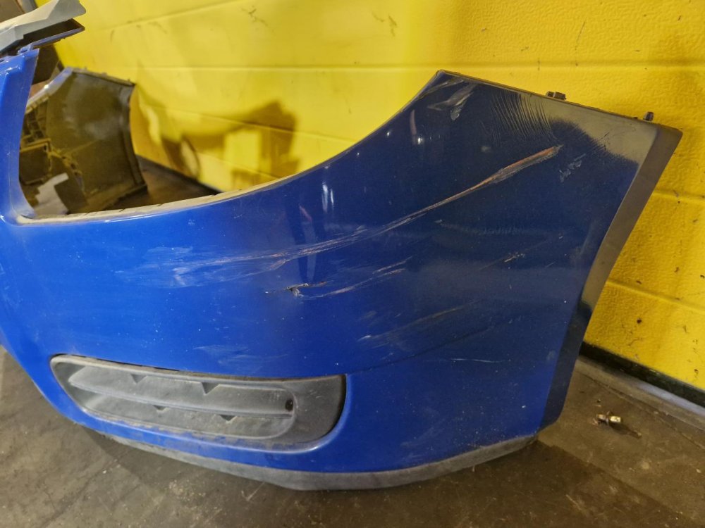 PŘEDNÍ NÁRAZNÍK ŠKODA ROOMSTER (5J7) / FABIA II - MODRÝ 4590 - 19994 PŘEDNÍ NÁRAZNÍK ŠKODA ROOMSTER (5J7) / FABIA II - MODRÝ 4590 - 19994