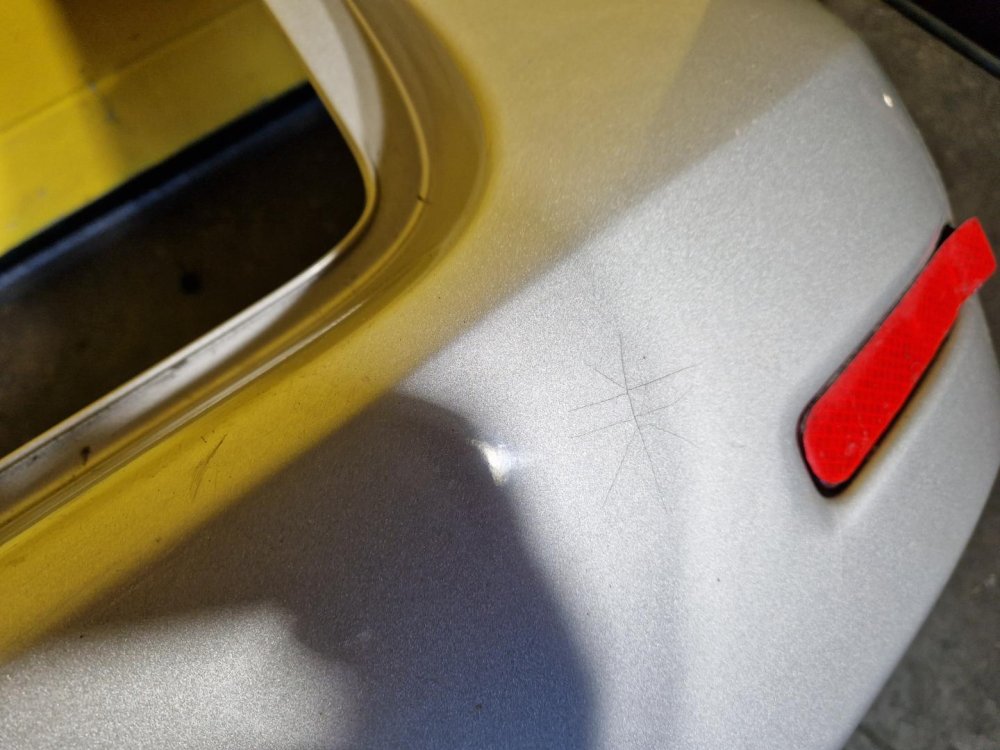 PŘEDNÍ NÁRAZNÍK TOYOTA COROLLA VERSO I, STŘÍBRNÝ - 19107