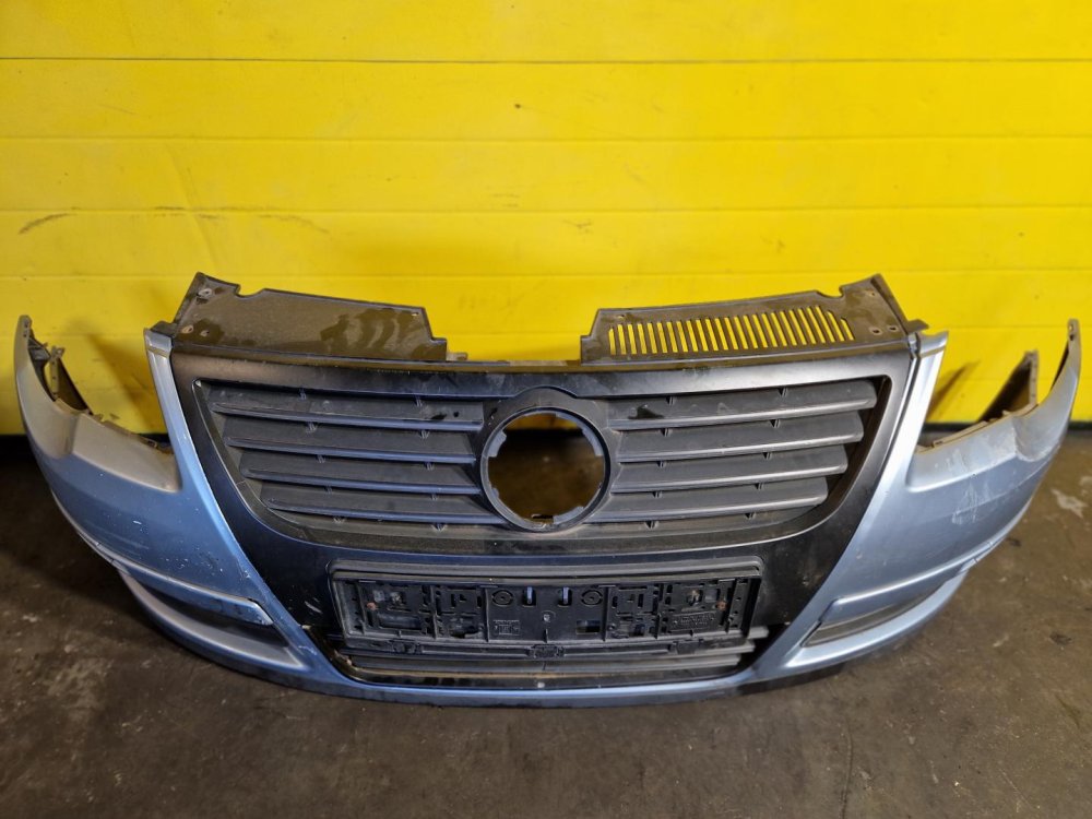 PŘEDNÍ NÁRAZNÍK VW PASSAT B6, MODROSTŘÍBRNÝ, S MLHOVKAMI - 20891