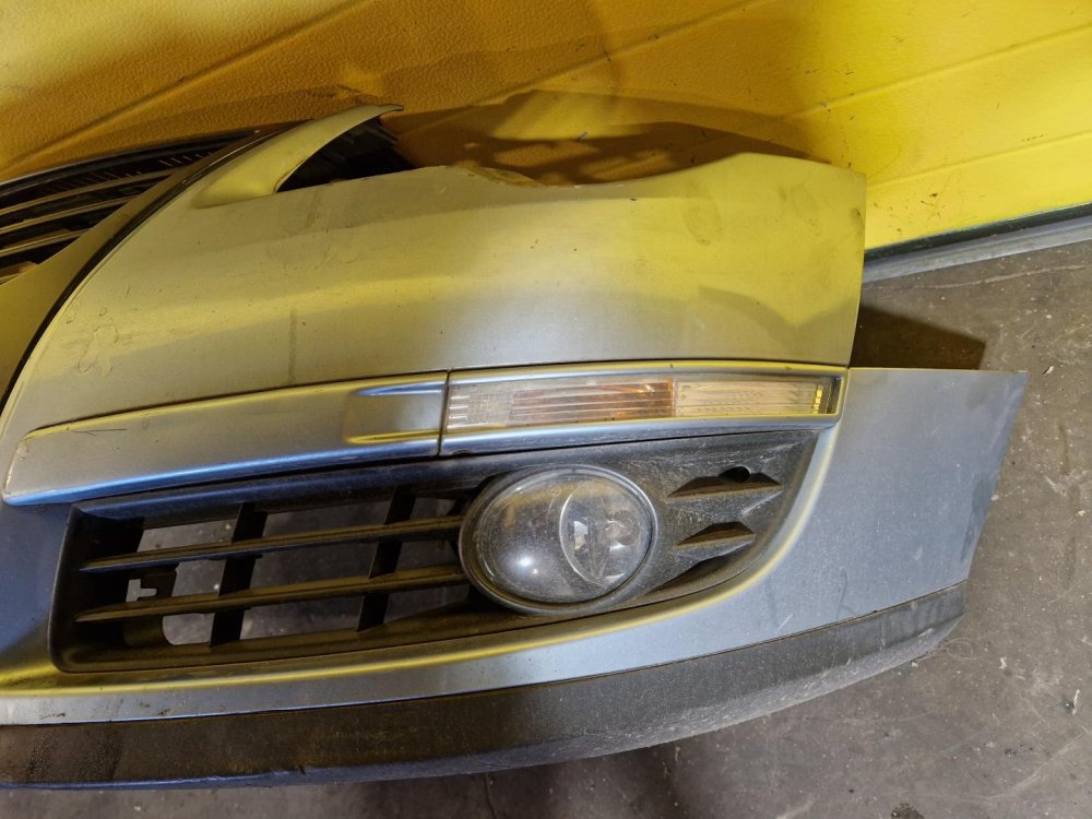 PŘEDNÍ NÁRAZNÍK VW PASSAT B6, MODROSTŘÍBRNÝ, S MLHOVKAMI - 20891