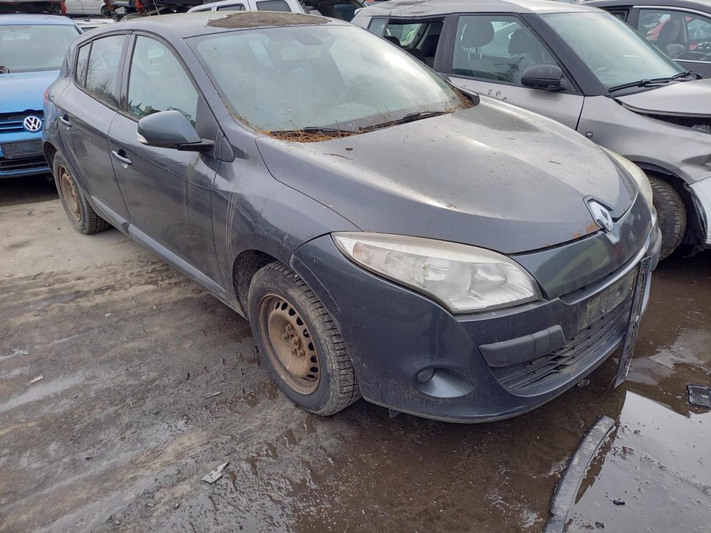 Renault Megane III 1.6 ( K4M R 8 ) 81kW r.2009 šedá na náhradní díly 