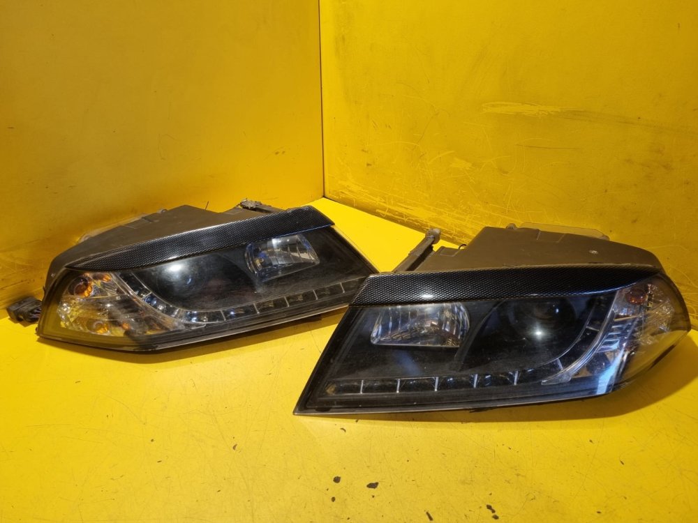 LEVÉ + PRAVÉ  PŘEDNÍ SVĚTLA ŠKODA OCTAVIA II  - 19948  LEVÉ + PRAVÉ  PŘEDNÍ SVĚTLA ŠKODA OCTAVIA II  - 19948