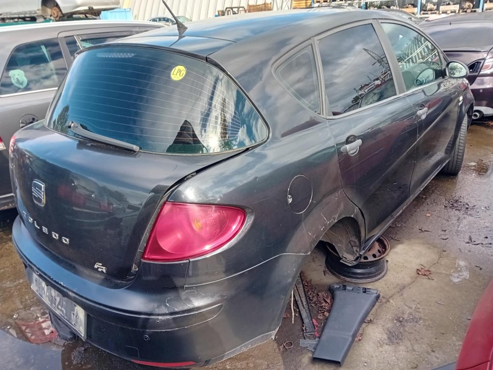 Seat Toledo 1.6 ( BSE ) 75kW r.2007 černá na náhradní díly