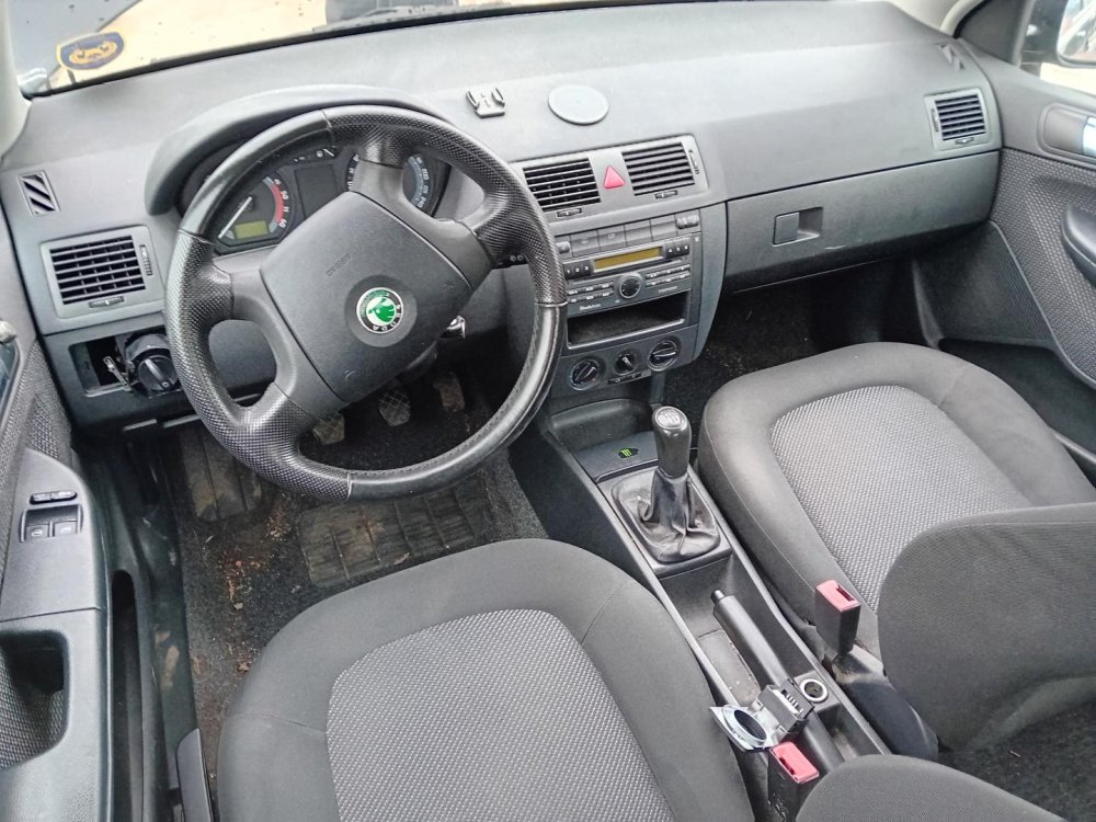 Škoda Fabia 1.9 TDI ( AXR ) 74kW r.2007 černá 9910 na náhradní díly Škoda Fabia 1.9 TDI ( AXR ) 74kW r.2007 černá 9910 na náhradní díly