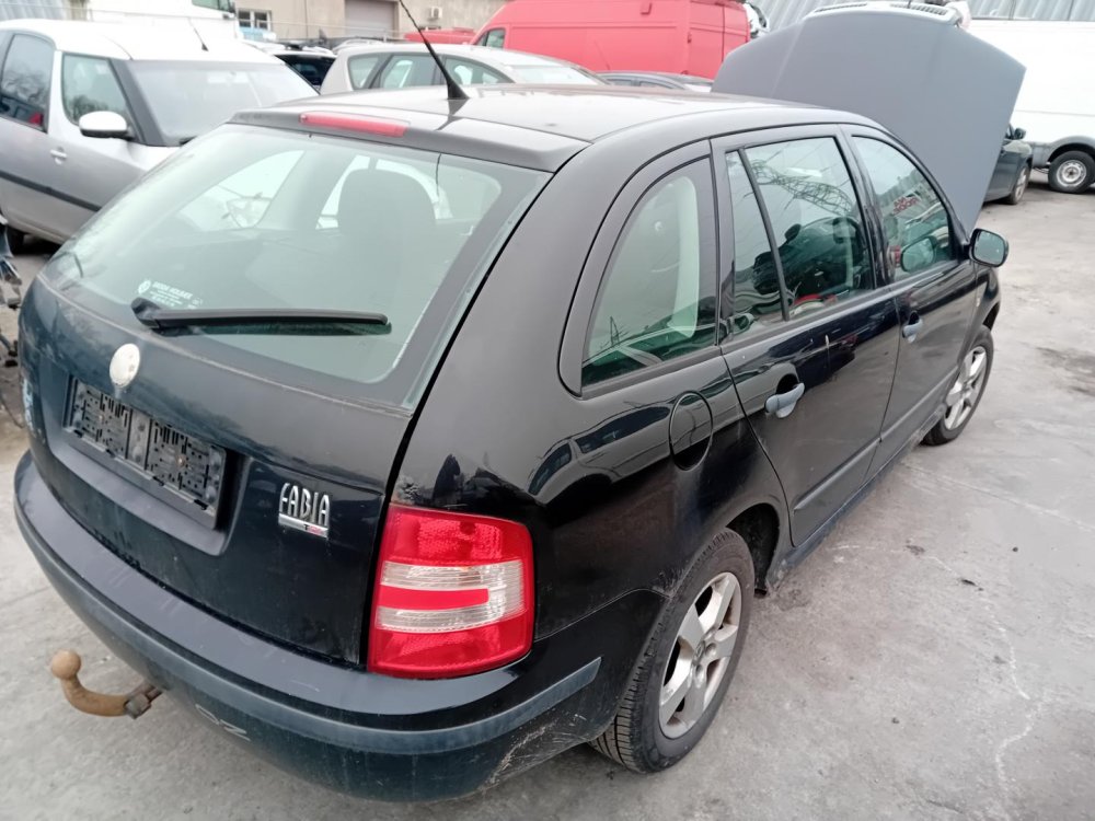 Škoda Fabia 1.9 TDI ( AXR ) 74kW r.2007 černá 9910 na náhradní díly Škoda Fabia 1.9 TDI ( AXR ) 74kW r.2007 černá 9910 na náhradní díly