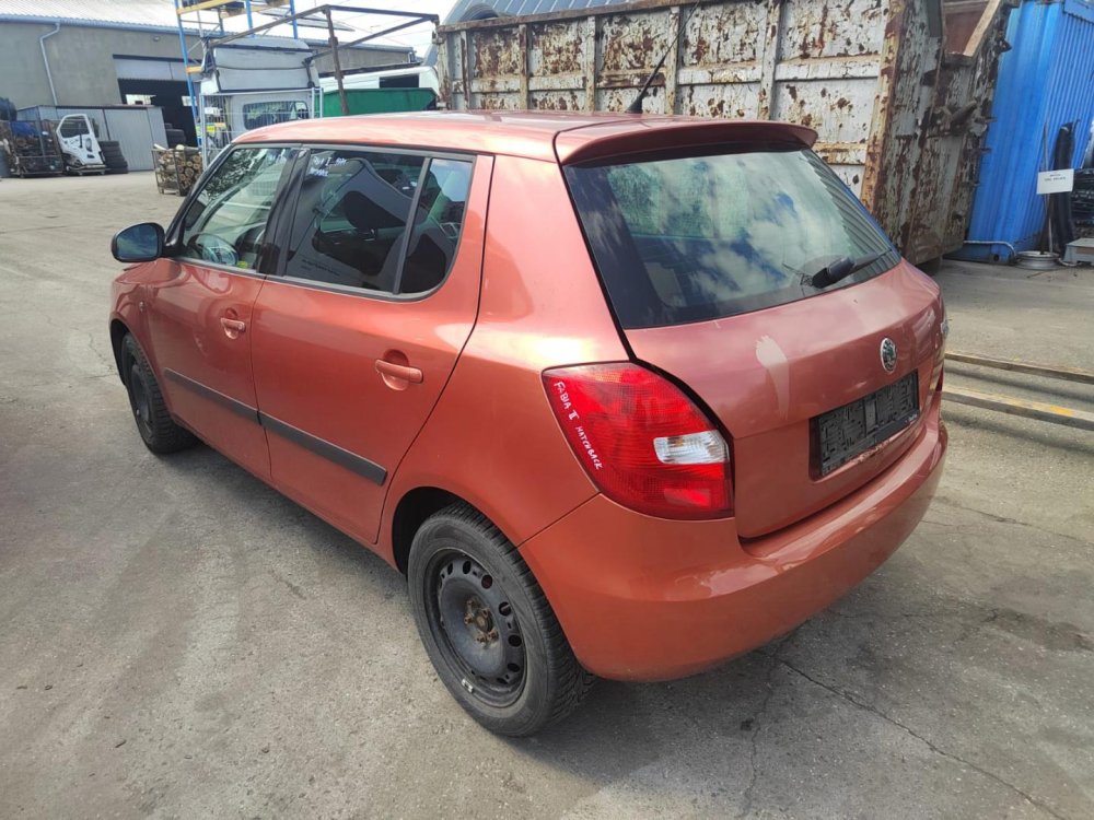 Škoda Fabia II 1.2 ( BBM ) 44kW r.2007 oranž. na náhradní díly