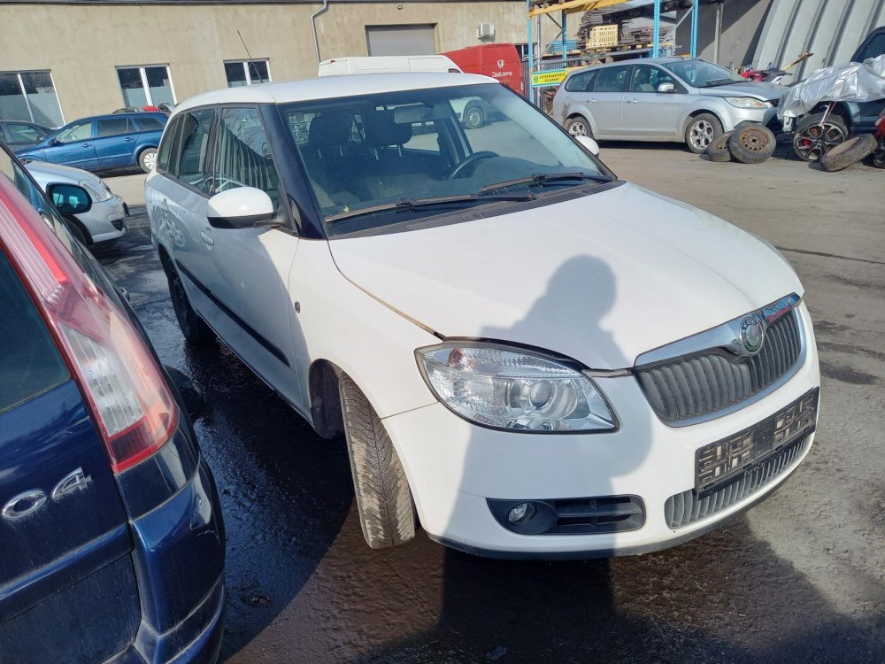 Škoda Fabia II 1.4 TDI ( BNV ) 59kW převod. JZC r.2007 bílá 1026 na náhradní díly 