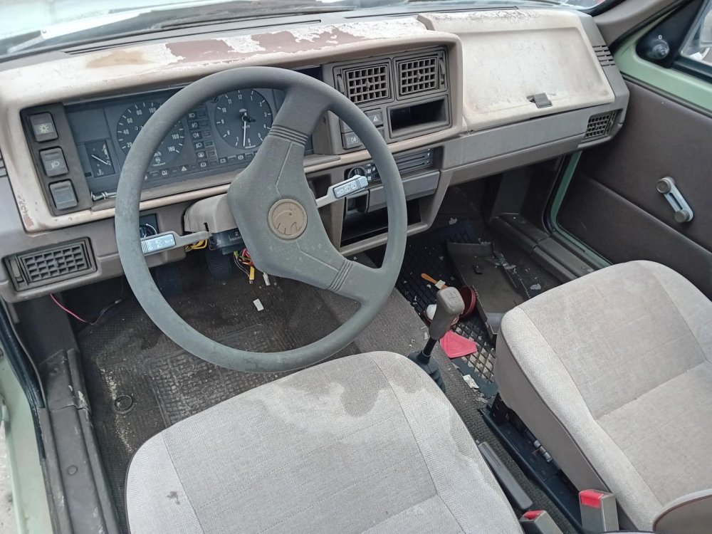 Škoda Favorit 1.3 ( 781.136 ) r.1990 zelená na náhradní díly