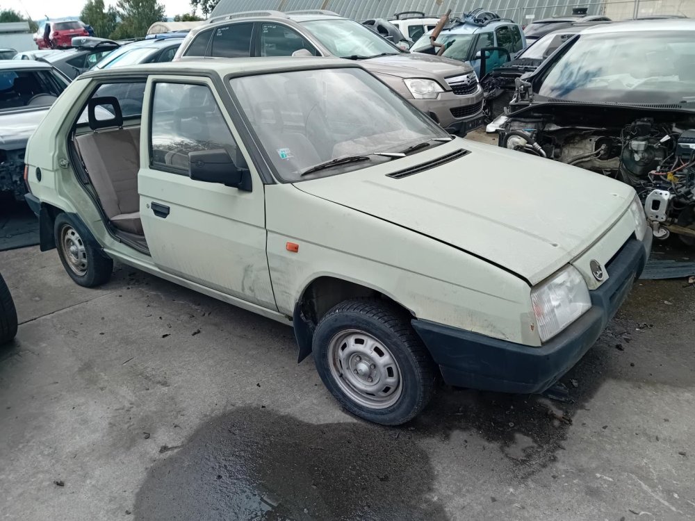 Škoda Favorit 1.3 ( 781.136 ) r.1990 zelená na náhradní díly
