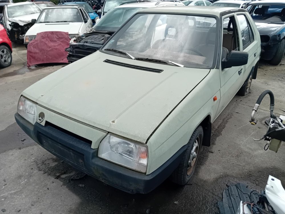Škoda Favorit 1.3 ( 781.136 ) r.1990 zelená na náhradní díly