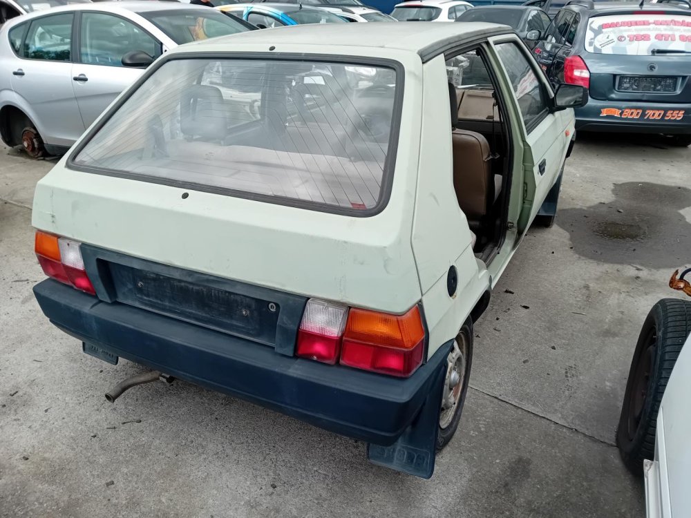 Škoda Favorit 1.3 ( 781.136 ) r.1990 zelená na náhradní díly