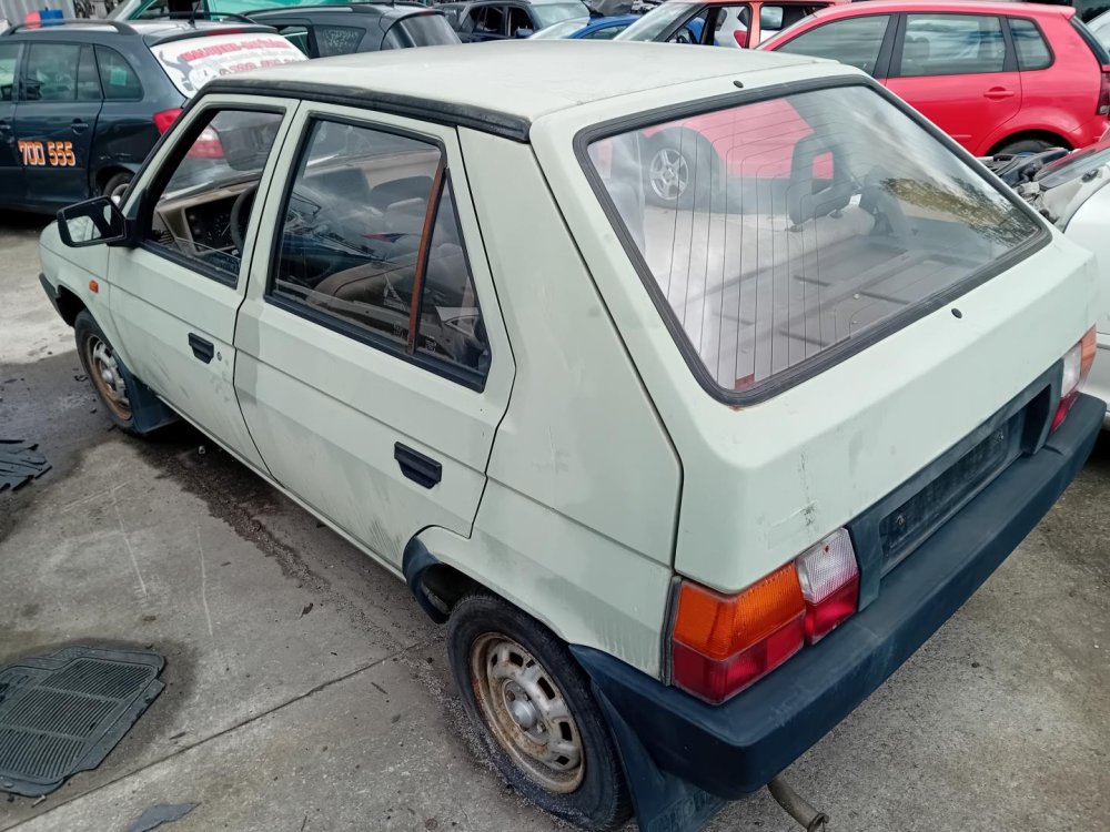 Škoda Favorit 1.3 ( 781.136 ) r.1990 zelená na náhradní díly