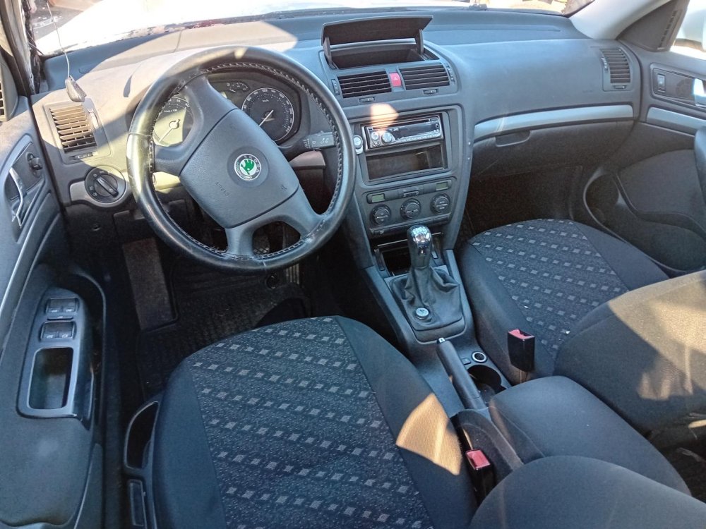 Škoda Octavia II 1.9 TDI ( BXE ) 77kW bílá 1026 r.2007 na náhradní díly