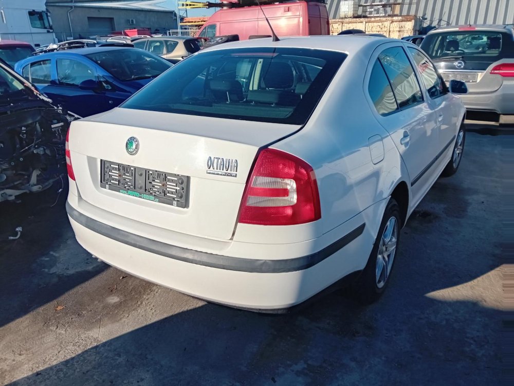 Škoda Octavia II 1.9 TDI ( BXE ) 77kW r.2007 bílá 1026 na náhradní díly