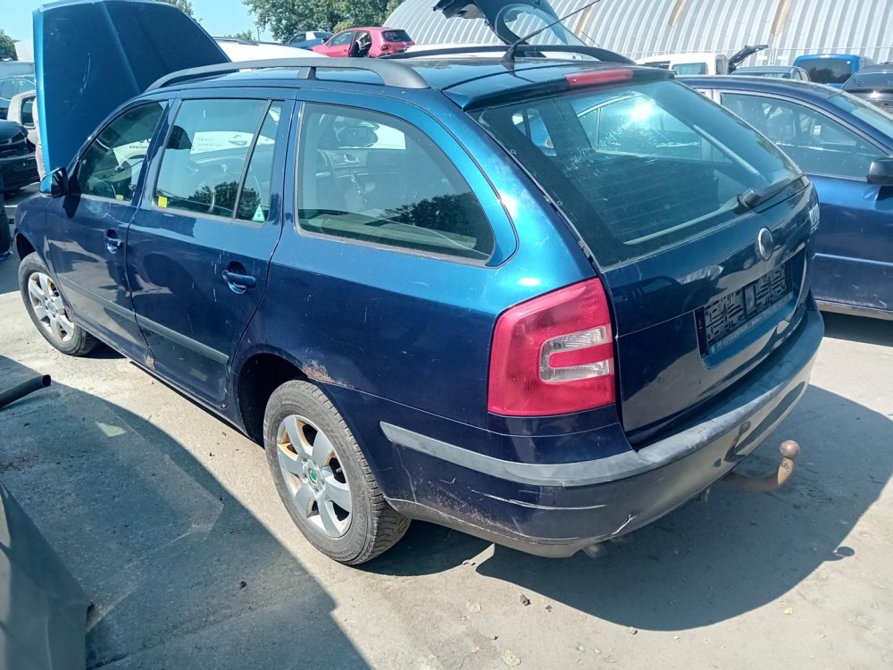 Škoda Octavia II 1.9 TDI ( BXE ) 77kW r.2007 modrá na náhradní díly