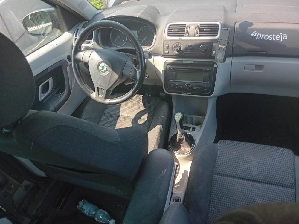 Škoda Roomster 1.4 ( BXW ) 63kW r.2006 šedá na náhradní díly