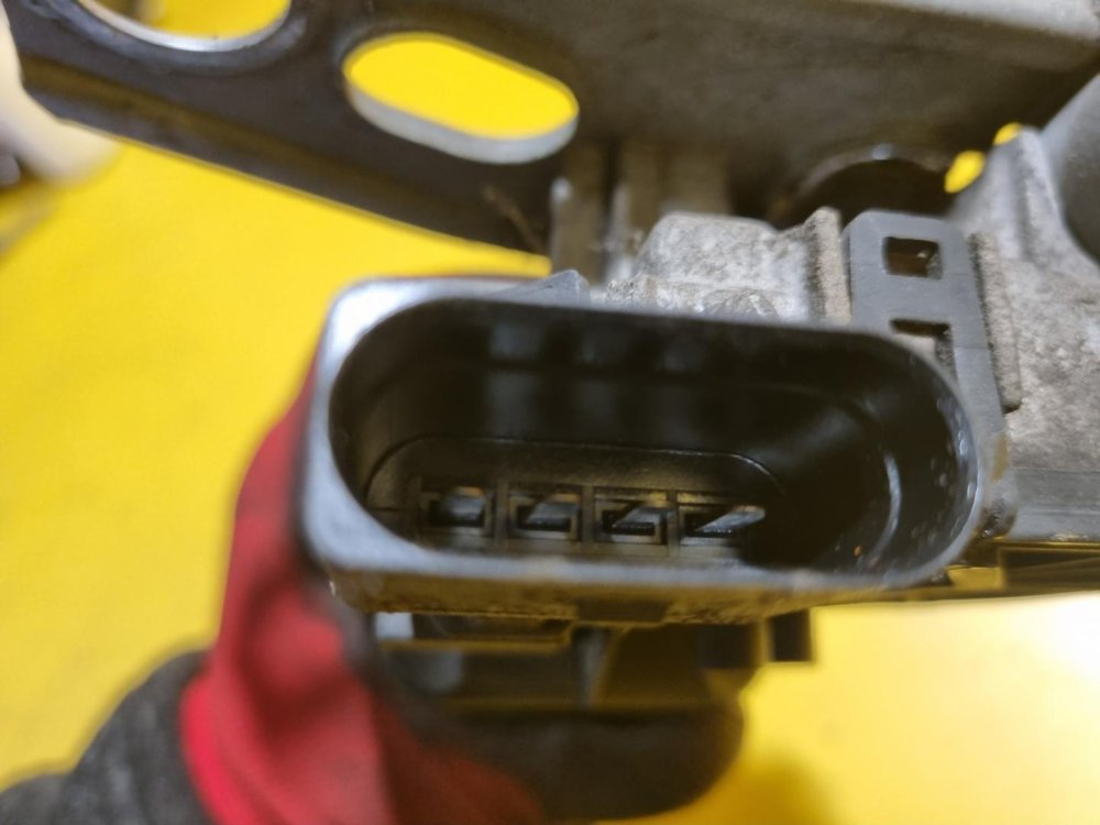 TÁHLA STĚRAČŮ 13111211 S MOTORKEM 0390241538 - OPEL ASTRA H - 17023 TÁHLA STĚRAČŮ 13111211 S MOTORKEM 0390241538 - OPEL ASTRA H - 17023