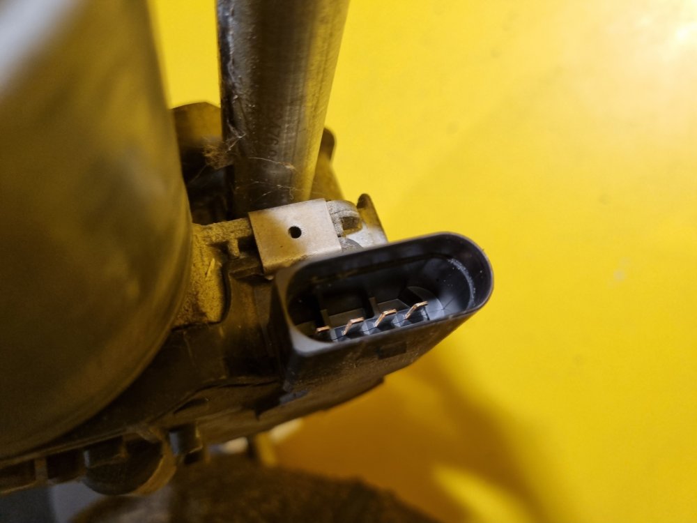 TÁHLA STĚRAČŮ S MOTORKEM 1Z1955119A - ŠKODA OCTAVIA II - 17768