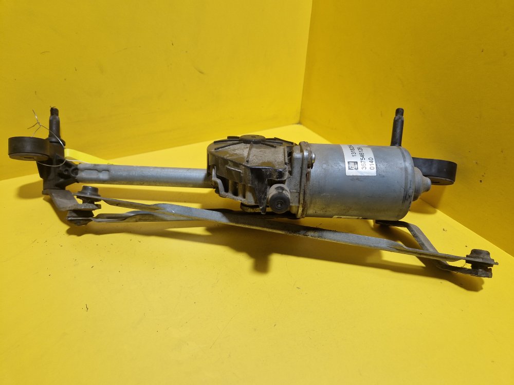 TÁHLA STĚRAČŮ S MOTORKEM 13182340 OPEL CORSA D - 12894