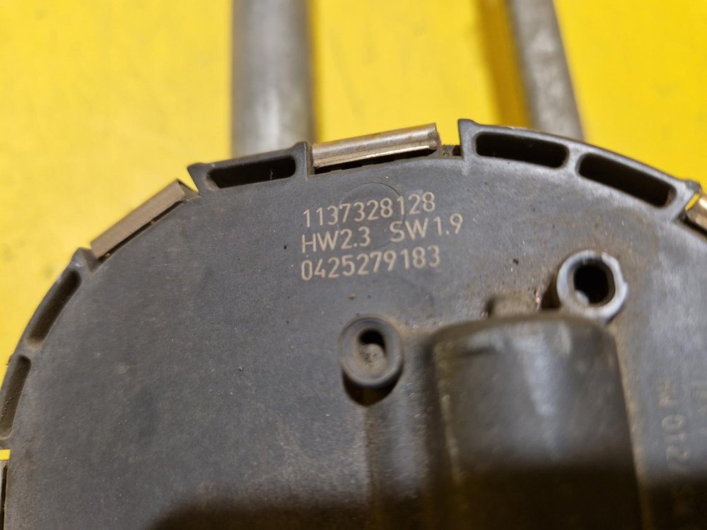 TÁHLA STĚRAČŮ S MOTORKEM 1K1955119B VW GOLF V, VI, JETTA III, SCIROCCO III / ŠKODA OCTAVIA II - 21371