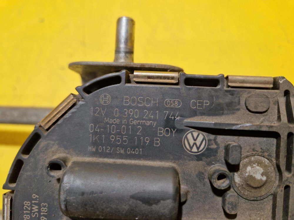 TÁHLA STĚRAČŮ S MOTORKEM 1K1955119B VW GOLF V, VI, JETTA III, SCIROCCO III / ŠKODA OCTAVIA II - 21371