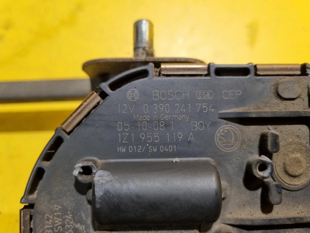 TÁHLA STĚRAČŮ S MOTORKEM 1Z1955119A - ŠKODA OCTAVIA II - 17859