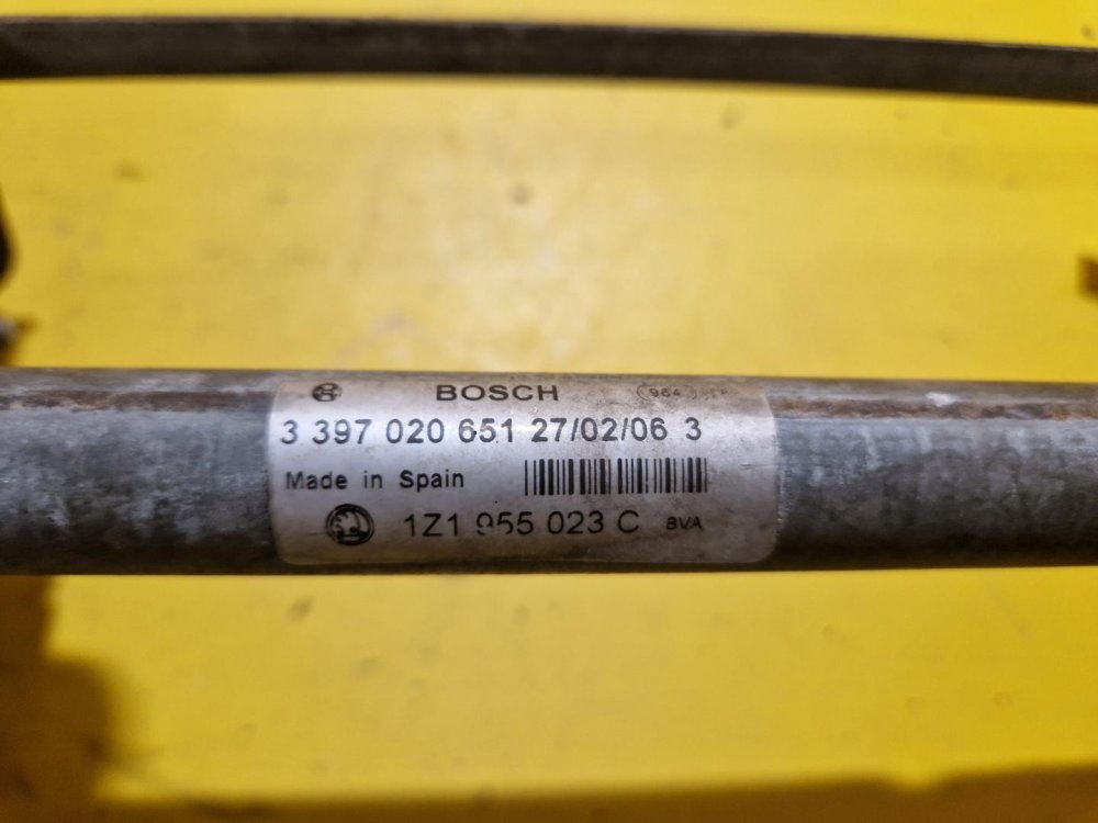 TÁHLA STĚRAČŮ S MOTORKEM 1Z1955119A - ŠKODA OCTAVIA II - 18146