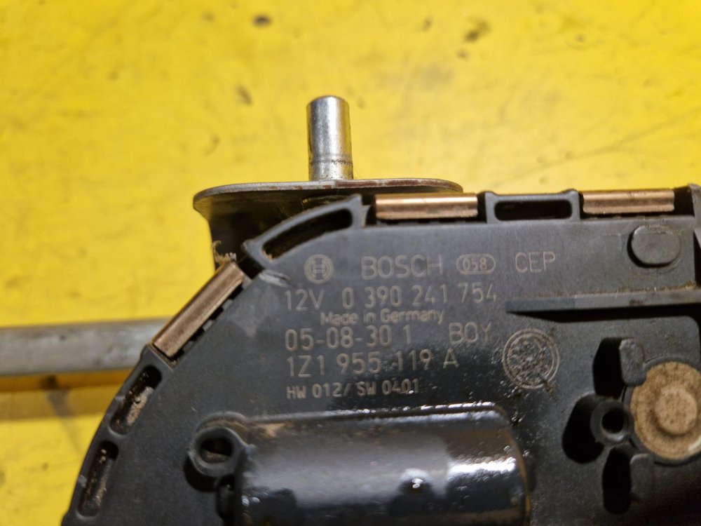 TÁHLA STĚRAČŮ S MOTORKEM 1Z1955119A - ŠKODA OCTAVIA II - 18696