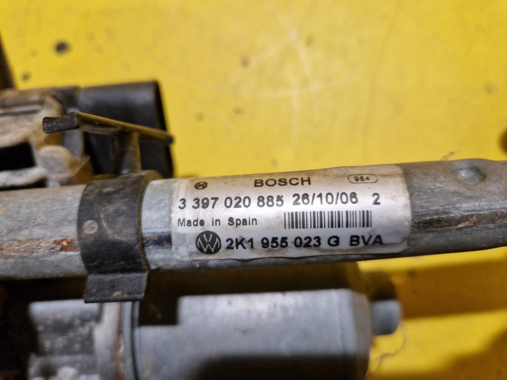 TÁHLA STĚRAČŮ S MOTORKEM 2K1955119C VW CADDY III - 21372