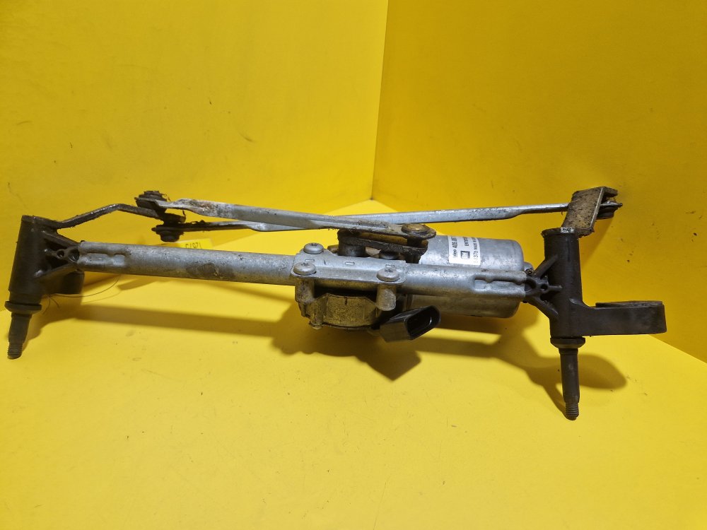 TÁHLA STĚRAČŮ S MOTORKEM 13182340 OPEL CORSA D - 12675