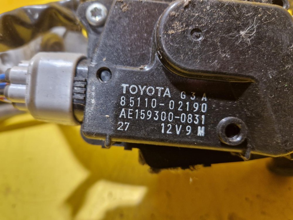 TÁHLA STĚRAČŮ S MOTORKEM 8511002190 TOYOTA AURIS I - 21167