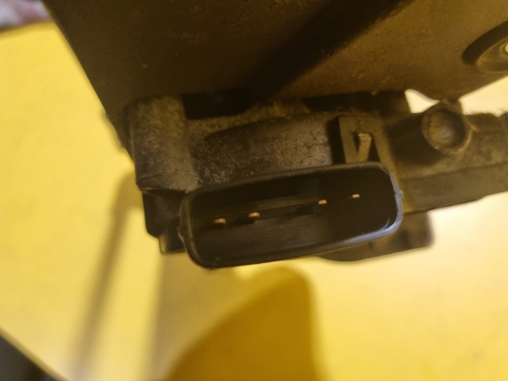 TÁHLA STĚRAČŮ S MOTORKEM 981204D000 KIA CARNIVAL III - 17895 TÁHLA STĚRAČŮ S MOTORKEM 981204D000 KIA CARNIVAL III - 17895