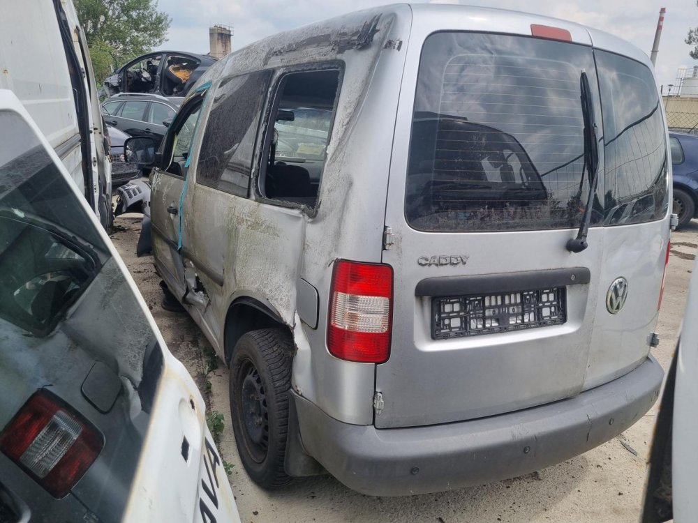 Volkswagen Caddy 1.9 TDI ( BSU ) 55kW r.2007 stříbrná na náhradní díly