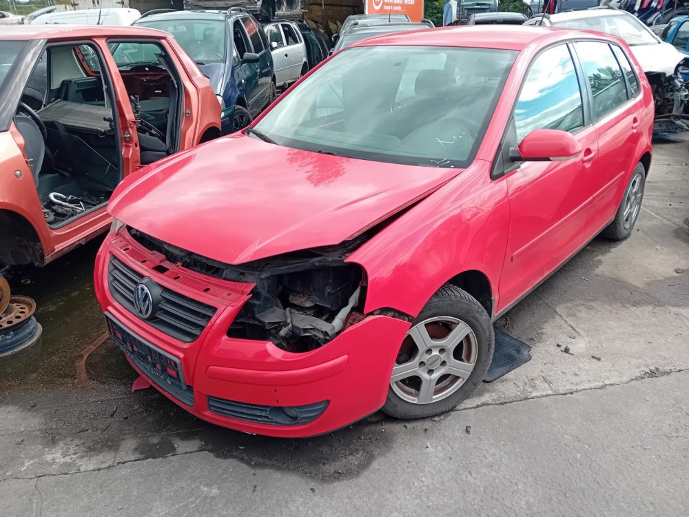 Volkswagen Polo 1.2 HTP ( BMD ) 40KW r.2006 červená LP3G na náhradní díly