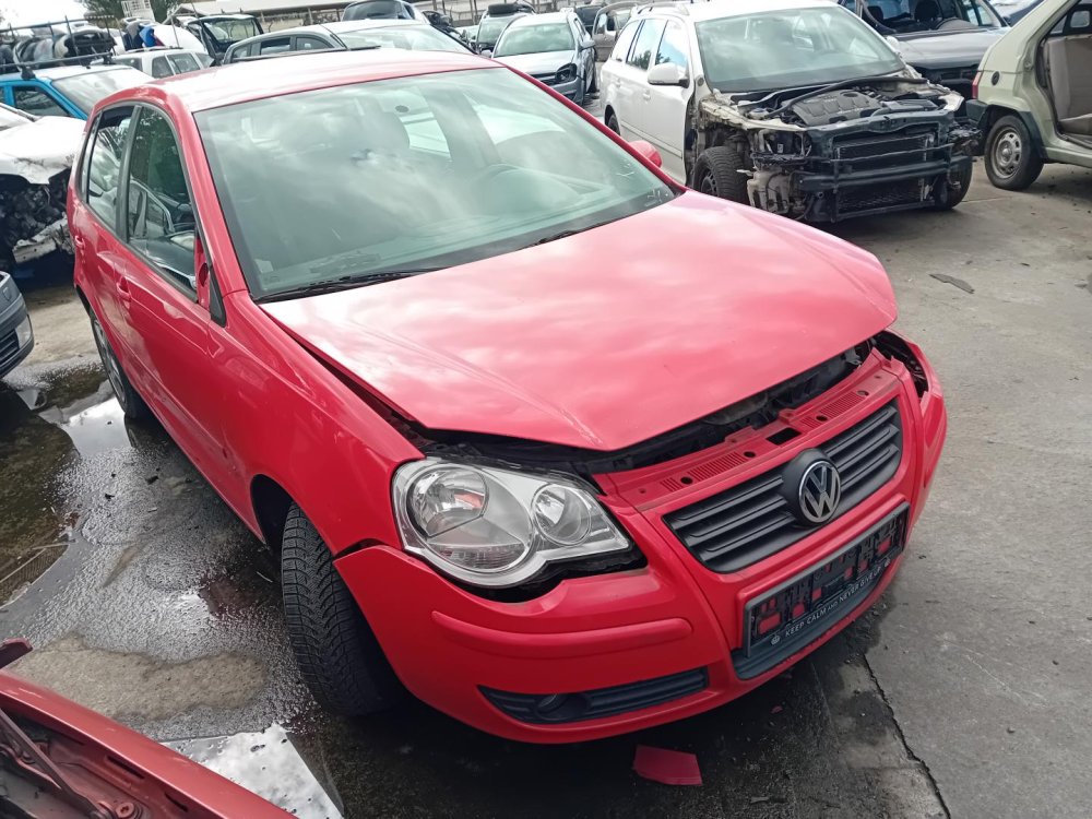 Volkswagen Polo 1.2 HTP ( BMD ) 40KW r.2006 červená LP3G na náhradní díly