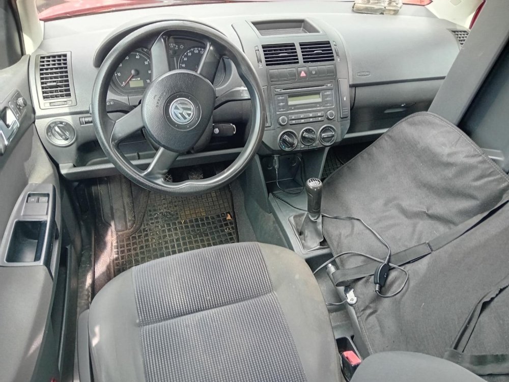 Volkswagen Polo 1.2 HTP ( BMD ) 40KW r.2006 červená LP3G na náhradní díly