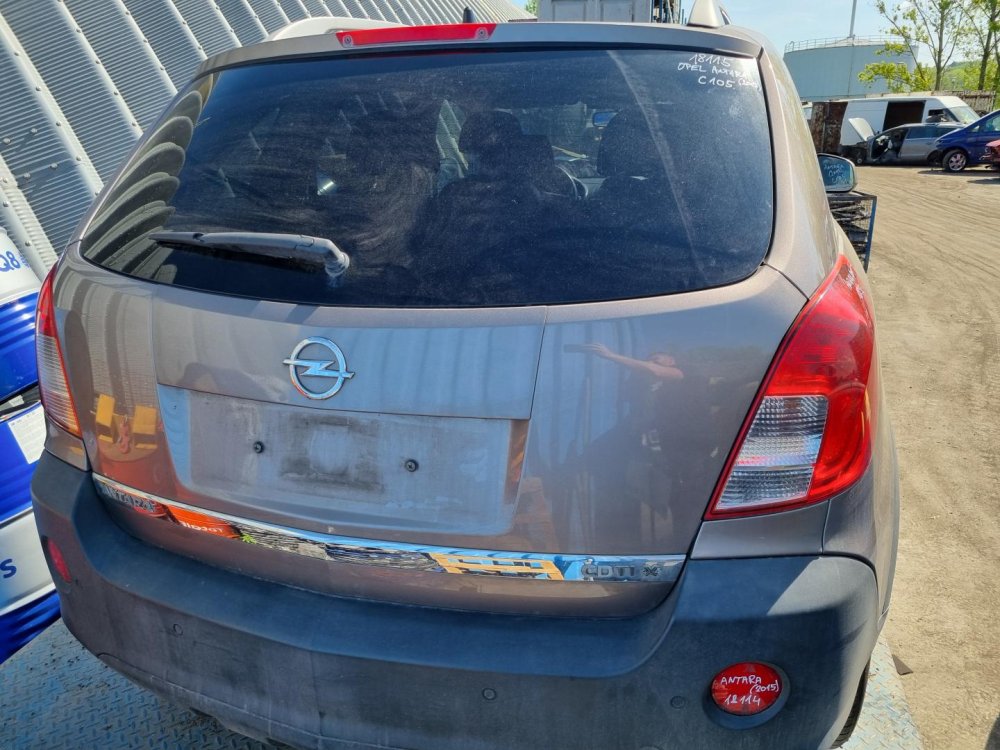 ZADNÍ KUFROVÉ DVEŘE OPEL ANTARA , FACELIFT, SE SENZORY, ZLATOSTŘÍBRNÉ C105 - 18115